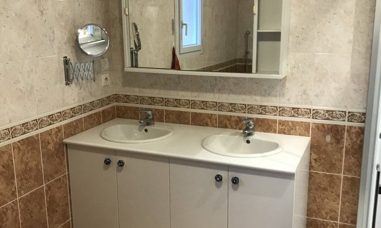 Remplacement de meuble lavabo à Jassans-Riottier